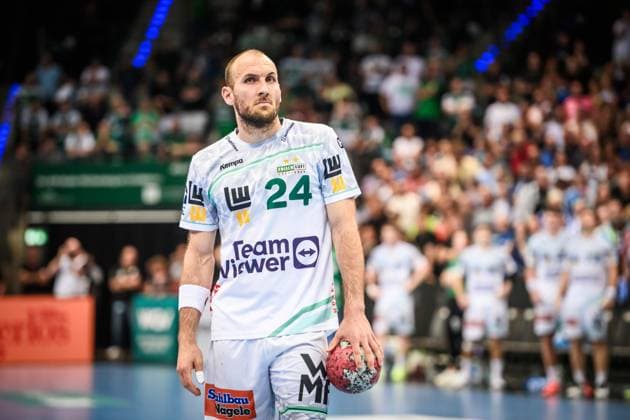 Marcel Schiller (Frisch auf! Goeppingen, 24) - hoch konzentriert, nachdenklich vor Schluss-Sieben-Meter GER, TVB 1898 Stuttgart - Frisch Auf! Goeppingen, DAIKIN HBL, Handball, Bundesliga, 5. Spieltag, Spielzeit 2025 2026, 18.09.2025 GER, TVB 1898 Stuttgart - Frisch Auf! Goeppingen, DAIKIN HBL, Handball, Bundesliga, 5. Spieltag, Spielzeit 2025 2026, 18.09.2025 Stuttgart Copyright: xSandyxDinkelackerx EP_SDR