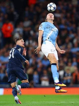 Erling Haaland of Manchester City and Sam Beukema of Napoli Manchester City v Napoli, UEFA Champions League, Group Stage, Football, Etihad Stadium, Manchester, UK - 18 Sep 2025Manchester Etihad Stadium United Kingdom EDITORIAL USE ONLY No use with unauthorised audio, video, data, fixture lists, club league logos or live services. Online in-match use limited to 120 images, no video emulation. No use in betting, games or single club league player publications. Copyright: xMattxWest Shutterstockx 15486943p