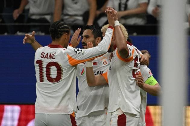 18.09.2025, xjhx, Fussball UEFA Champions League, Eintracht Frankfurt - Galatasaray SK Istanbul v.l. Torjubel nach dem Tor zum celebrating the goal celebrate 0:1 durch Yunus Akgün Akguen (Galatasaray Istanbul) (UEFA REGULATIONS PROHIBIT ANY USE OF PHOTOGRAPHS as IMAGE SEQUENCES and or QUASI-VIDEO) Frankfurt am Main