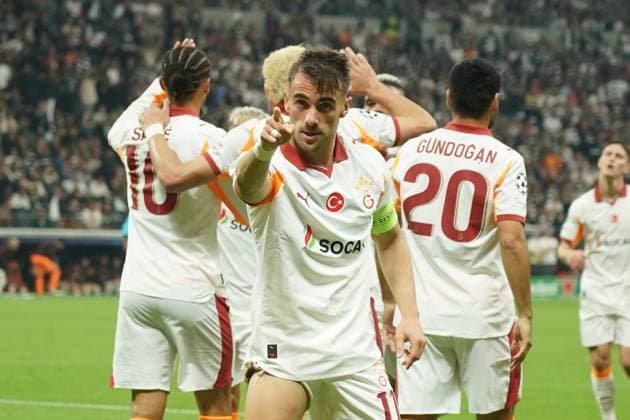 celebrate the goal, Torjubel zum 0:1 Yunus Akgün (Galatasaray Istanbul) , der die Eintracht Fankurve provoziert - Frankfurt 18.09.2025: Eintracht Frankfurt vs. Galatasaray Istanbul, Deutsche Bank Park, 1. Spieltag UEFA Champions League