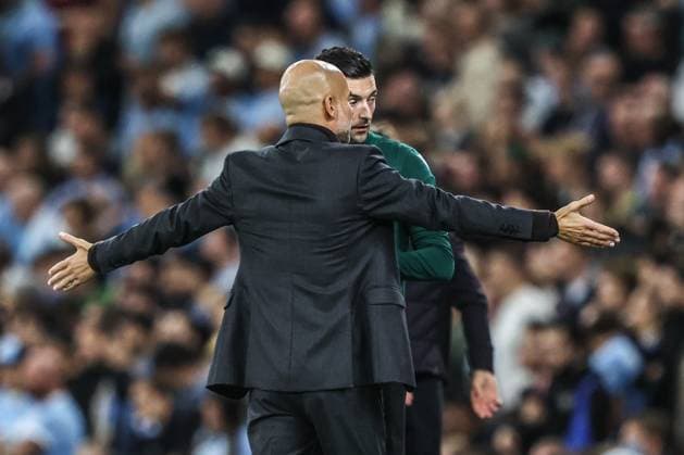 UEFA Champions League 2025 26 Phase MD1 Manchester City vs Napoli League Pep Guardiola manager of Manchester City appeals to the fourth official for a red card during the UEFA Champions League 2025 26 Phase MD1 Manchester City vs Napoli League at The City of Manchester Stadium, Manchester, United Kingdom, 18th September 2025 (Photo by Alfie Cosgrove News Images) Manchester Etihad Stadium Manchester United, ManU Kingdom Copyright: xAlfiexCosgrove NewsxImagesx