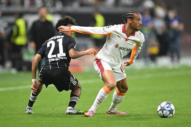 Fußball Champions League 1. Spieltag Eintracht Frankfurt - Galatasaray Istanbul am 18.09.2025 im Deutsche Bank Park in Frankfurt Nathaniel Brown ( Frankfurt ), links - Leroy Sane ( Istanbul ), rechts