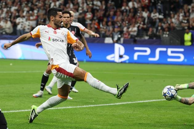 Ilkay Guendogan (Galatasaray), goalkeeper Michael Zetterer (Eintracht Frankfurt) during the UEFA Champions League 2025 26 League Phase MD1 match between Eintracht Frankfurt and Galatasaray at Deutsche Bank Park in Frankfurt, Germany on September 18, 2025 UEFA Champions League, League Phase MD1 - Eintracht Frankfurt vs Galatasaray (Photo by Joaquim Ferreira) Copyright: JoaquimxFerreira