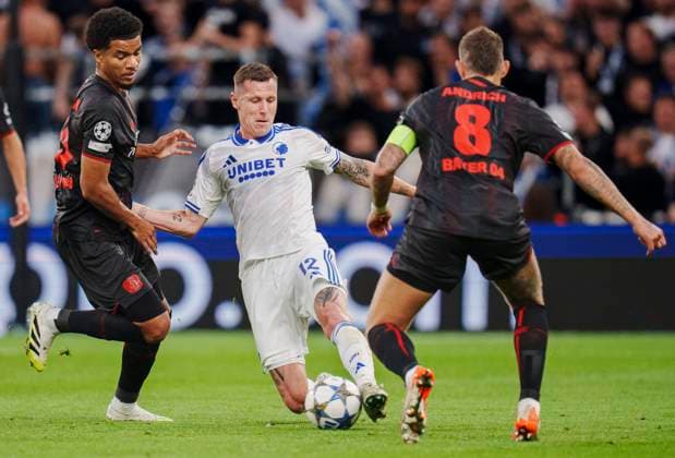 Champions League: FC Copenhagen - Bayer 04 Leverkusen FCK s Lukas Lerager between Bayer Leverkusen s Robert Andrich and Malik Tillman during the UEFA Champions League match between FC Copenhagen and Bayer 04 Leverkusen at Parken in Copenhagen on Thursday, September 18, 2025. (Photo: Liselotte Sabroe Ritzau Scanpix) , Copenhagen Denmark Copyright: Ritzau Scanpix LiselottexSabroex spdk20250918-213958-L