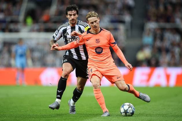 Newcastle United v Barcelona 18 September 2025, Newcastle - Champions League Football - Newcastle United v Barcelona. Frenkie de Jong of Barcelona and Bruno Guimaraes of Newcastle United (photo by Daniel Chesterton) Newcastle UK Copyright: xDanielxChestertonxOffside