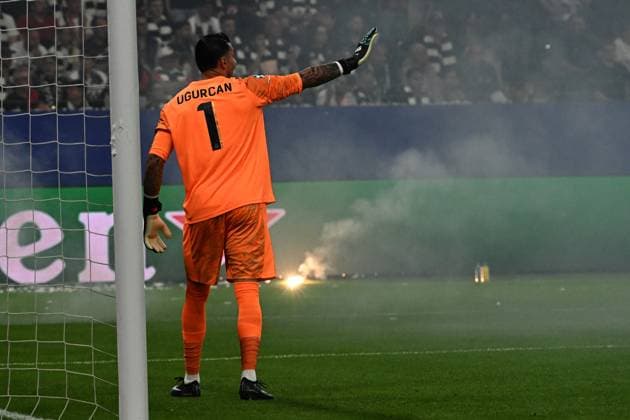 18.09.2025, xsltx, Fussball UEFA Champions League, Eintracht Frankfurt - Galatasaray SK Istanbul v.l. Ugurcan Cakir (Galatasaray Istanbul) (DFL DFB REGULATIONS PROHIBIT ANY USE OF PHOTOGRAPHS as IMAGE SEQUENCES and or QUASI-VIDEO) Frankfurt am Main