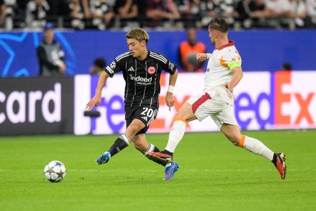 Fußball, UEFA Champions League, 20250918, SG Eintracht Frankfurt - Galatasaray Istanbul. Im Bild v.l. Ritsu DOAN (Frankfurt, 20), Yunus AKGÜN (Galatasaray, 11). Frankfurt Deutsche Bank Park Hessen Deutschland Copyright: Passion2Press MarkusxFischerx