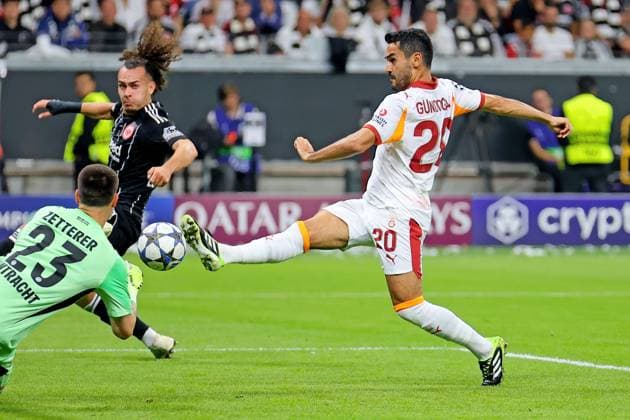 Frankfurt, Deutschland 18. September 2025: Champions League - 2025 2026 - Eintracht Frankfurt vs. Galatasaray Istanbul Im Bild: Gabriel Sara (Galatasaray) setzt sich im Strafraum durch und hat eine Großchance. Deutsche Bank Park Hessen Copyright: xFotostandx xRacochax