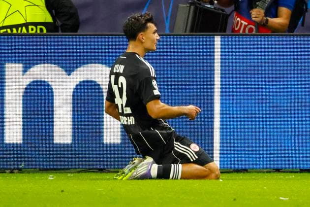 Torjubel bei Can Uzun (Eintracht Frankfurt, 42) nach seinem Tor zum 2:1 , Deutschland, Fussball, UEFA Champions League, 1. Spieltag, 2025 2026, Eintracht Frankfurt vs. Galatasaray SK, 18.09.2025, Deutsche-Bank-Park, Frankfurt am Main, Deutschland Frankfurt am Main Deutsche-Bank-Park Hessen Deutschland Copyright: xGrantxHubbsx