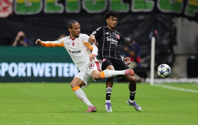 18.09.2025, Fussball UEFA Champions League, Eintracht Frankfurt - Galatasaray SK Istanbul, emonline, emspor, v.l., Leroy Sane (Galatasaray SK), Nathaniel Brown (Eintracht Frankfurt) DFL DFB REGULATIONS PROHIBIT ANY USE OF PHOTOGRAPHS AS IMAGE SEQUENCES AND OR QUASI-VIDEO. xdcx Copyright: HMBxMedia Claus