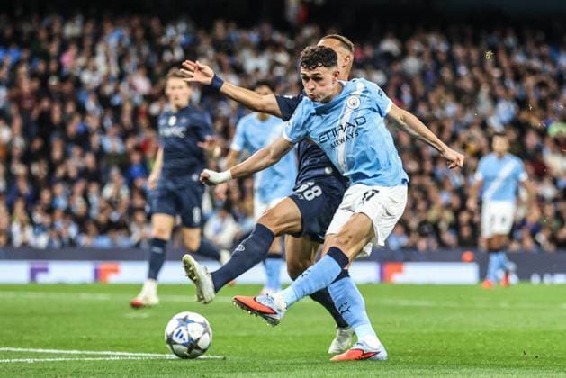 UEFA Champions League 2025 26 Phase MD1 Manchester City vs Napoli League Phil Foden of Manchester City shoots wide on goal during the UEFA Champions League 2025 26 Phase MD1 Manchester City vs Napoli League at The City of Manchester Stadium, Manchester, United Kingdom, 18th September 2025 (Photo by Alfie Cosgrove News Images) Manchester Etihad Stadium Manchester United, ManU Kingdom Copyright: xAlfiexCosgrove NewsxImagesx