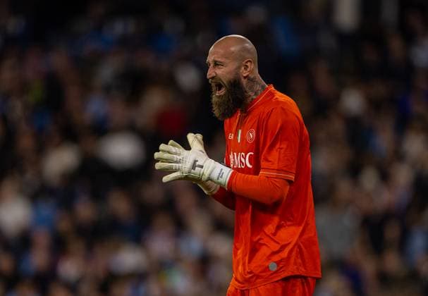 Football - UEFA Champions League - League Phase - Manchester City FC v SC Napoli MANCHESTER, ENGLAND - Thursday, September 18, 2025: Napoli s goalkeeper Vanja MilinkoviÄ‡-SaviÄ‡ during the UEFA Champions League match between Manchester City FC and SC Napoli at the City of Manchester Stadium. (Photo by David Rawcliffe Propaganda) MANCHESTER City of Manchester Stadium GREATER MANCHESTER ENGLAND  Copyright: xDavidxRawcliffex P2025-09-18-Man_City_Napoli-54