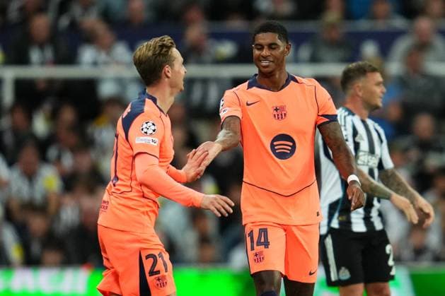 ESP: Newcastle United - FC Barcelona, Barca La Liga EA Sports. UEFA Champions League. Matchday 1. Marcus Rashford and Frenkie de Jong of FC Barcelona during the UEFA Champions League match, between Newcastle United and FC Barcelona, matchday 1, played at St. James Park Stadium on September 18, 2025 in Newcastle, England. Copyright: xBaguxBlancox xPRESSINx PS_250918_NEW_BAR_2526_029