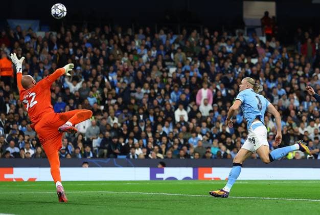 Erling Haaland of Manchester City scores the opening goal Manchester City v Napoli, UEFA Champions League, Group Stage, Football, Etihad Stadium, Manchester, UK - 18 Sep 2025Manchester Etihad Stadium United Kingdom EDITORIAL USE ONLY No use with unauthorised audio, video, data, fixture lists, club league logos or live services. Online in-match use limited to 120 images, no video emulation. No use in betting, games or single club league player publications.  Copyright: xMattxWest Shutterstockx 15486943as