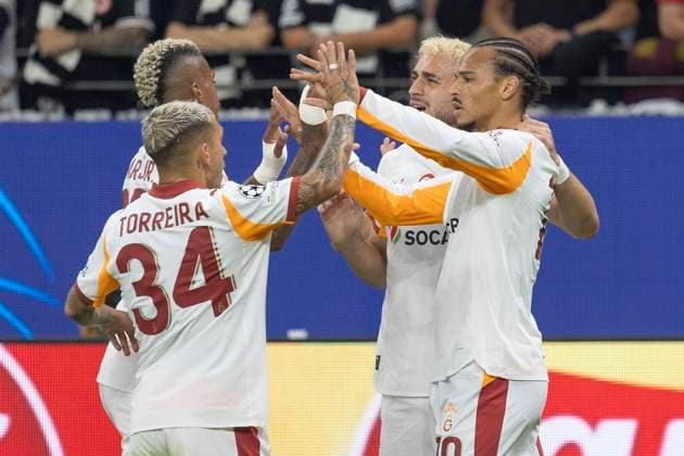 UEFA Champions League: Eintracht Frankfurt - Galatasaray, 18.09.2025 Lucas Torreira (Galatasaray Spor Kulübü Istanbul 34) & Leroy Sane (Galatasaray Spor Kulübü Istanbul 10) & Bar?? Yilmaz (Galatasaray Spor Kulübü Istanbul 53) & Mario Lemina (Galatasaray Spor Kulübü Istanbul 99) bejubeln das Tor zur 1:0 Führung, Eintracht Frankfurt - Galatasaray, Frankfurt, Deutsche Bank Park, 18.9.2025 Copyright: xBEAUTIFULxSPORTS Gawlikx