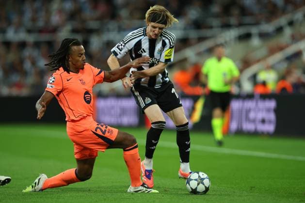 Newcastle United FC v FC Barcelona, Barca - UEFA Champions League 2025 26 League Phase MD1 Jules Kounde of FC Barcelona and Anthony Gordon of Newcastle United challenge during the UEFA Champions League 2025 26 League Phase MD1 match between Newcastle United FC and FC Barcelona at St James Park on September 18, 2025 in Newcastle upon Tyne, England. Newcastle upon Tyne St. James Park England United Kingdom Copyright: xEdxSykes Sportsphoto APLx 14135250