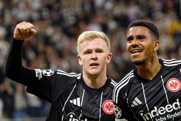 Torjubel bei Jonathan Burkardt (Eintracht Frankfurt, 09) nach seinem Tor zum 4:1, mit Ansgar Knauff (Eintracht Frankfurt, 07) , Deutschland, Fussball, UEFA Champions League, 1. Spieltag, 2025 2026, Eintracht Frankfurt vs. Galatasaray SK, 18.09.2025, Deutsche-Bank-Park, Frankfurt am Main, Deutschland Frankfurt am Main Deutsche-Bank-Park Hessen Deutschland Copyright: xGrantxHubbsx