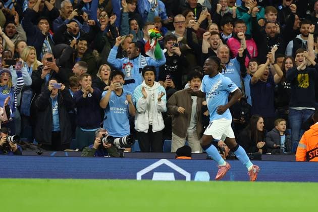 September 18, 2025, Manchester, Naples, England: Jero my Doku of Manchester City celebrates after scoring their second gol during the UEFA Champions League 2025 26 League Phase MD1 match between Manchester City and SSC Napoli at Etihad Stadium on September 18, 2025 in Manchester, England Manchester England - ZUMAl131 20250918_zsp_l131_039 Copyright: xCiroxDexLucax