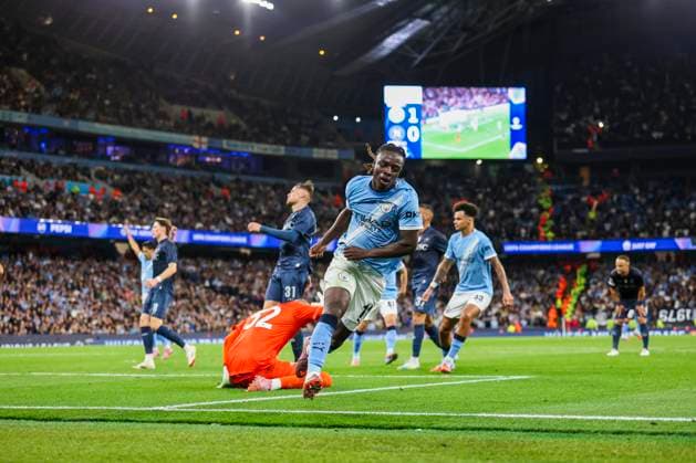 Manchester City FC v SSC Napoli, Champions League Manchester City midfielder Jeremy Doku (11) scores a GOAL 2-0 and celebrates during the Manchester City FC v SSC Napoli Champions League Round One match at the Etihad Stadium, Manchester, United Kingdom on 18 September 2025 Credit: Phil Duncan Every Second Media Editorial use only. All images are copyright Every Second Media Limited. No images may be reproduced without prior permission. Copyright: xIMAGO EveryxSecondxMediax ESM-1589-0057 PhilxDuncanx xEveryxSecondxMediax