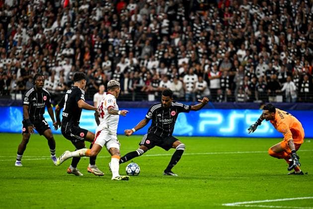 Ansgar Knauff (Eintracht Frankfurt, 07) schießt das Tor zum 5:1, GER, Eintracht Frankfurt vs Galatasaray Istanbul, Fussball, UEFA Champions League, Ligaphase, 1. Spieltag, Spielzeit 2025 2026, 18.09.2025. GER, Eintracht Frankfurt vs Galatasaray Istanbul, Fussball, UEFA Champions League, Ligaphase, 1. Spieltag, Spielzeit 2025 2026, 18.09.2025. Frankfurt am Main Copyright: xEibner-Pressefoto FlorianxWiegandx EP_FWD