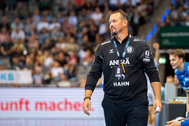 Handball I Herren I Saison 2025-2026 I Bundesliga I 5. Spieltag I TVB Stuttgart - Frisch Auf! Göppingen I 18.09.2025 Trainer Misha Kaufmann (TVB Stuttgart) Stuttgart Porsche Arena Baden-Württemberg Deutschland Copyright: xLobeca MaxxPetershansx