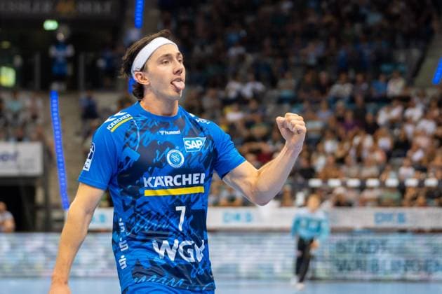 Handball I Herren I Saison 2025-2026 I Bundesliga I 5. Spieltag I TVB Stuttgart - Frisch Auf! Göppingen I 18.09.2025 Kasper Thorsen Lien (7, TVB Stuttgart) feiert sein Tor und streckt dabei die Zunge raus Stuttgart Porsche Arena Baden-Württemberg Deutschland Copyright: xLobeca MaxxPetershansx