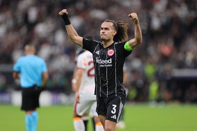 18.09.2025, Fussball UEFA Champions League, Eintracht Frankfurt - Galatasaray SK Istanbul, emonline, emspor, v.l., Arthur Theate (Eintracht Frankfurt) jubelnd bejubelt jubelt jubeln DFL DFB REGULATIONS PROHIBIT ANY USE OF PHOTOGRAPHS AS IMAGE SEQUENCES AND OR QUASI-VIDEO. xdcx Copyright: HMBxMedia Claus