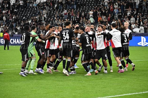 18.09.2025, xjhx, Fussball UEFA Champions League, Eintracht Frankfurt - Galatasaray SK Istanbul v.l. Jubel, Freude über den Sieg (DFL DFB REGULATIONS PROHIBIT ANY USE OF PHOTOGRAPHS as IMAGE SEQUENCES and or QUASI-VIDEO) Frankfurt am Main
