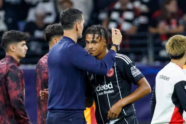 Dino Toppmöller, Toppmoller (Eintracht Frankfurt, Trainer) und Jean-Matteo Bahoya (Eintracht Frankfurt, 19) nach dem Spiel , Deutschland, Fussball, UEFA Champions League, 1. Spieltag, 2025 2026, Eintracht Frankfurt vs. Galatasaray SK, 18.09.2025, Deutsche-Bank-Park, Frankfurt am Main, Deutschland Frankfurt am Main Deutsche-Bank-Park Hessen Deutschland Copyright: xGrantxHubbsx