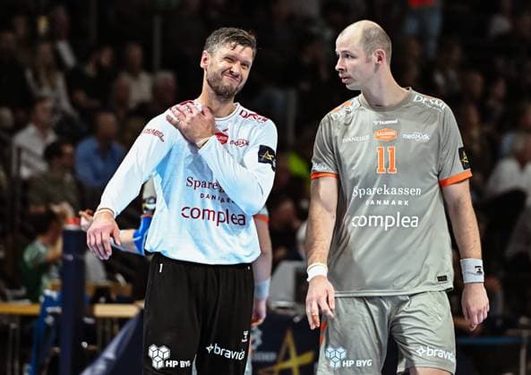 18.09.2025, xlakx, Handball, EHF Champions League, Fuechse Berlin - Aalborg Handbold v.l. Niklas Landin (Aalborg Handbold), Simon Hald (Aalborg Handbold) enttaeuscht, schaut enttaeuscht, niedergeschlagen, disappointed Berlin
