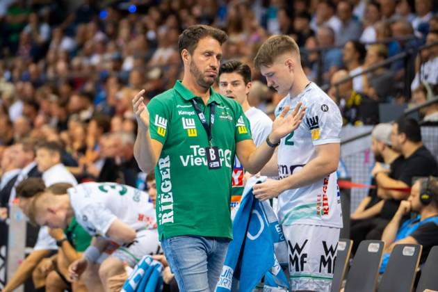Handball I Herren I Saison 2025-2026 I Bundesliga I 5. Spieltag I TVB Stuttgart - Frisch Auf! Göppingen I 18.09.2025 Trainer Benjamin Matschke (Frisch Auf Göppingen) unzufrieden Stuttgart Porsche Arena Baden-Württemberg Deutschland Copyright: xLobeca MaxxPetershansx