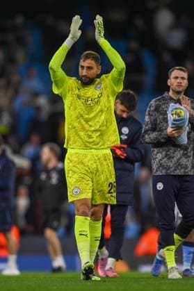 Manchester City v Napoli UEFA Champions League Gianluigi Donnarumma of Manchester City appreciates the fans support at the final whistle during the UEFA Champions League match at the Etihad Stadium, Manchester UK Newspapers OUT Copyright: xKarlxVallantinex FIL-22248-0093
