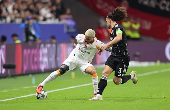 18.09.2025, Fussball UEFA Champions League, Eintracht Frankfurt - Galatasaray SK Istanbul, emonline, emspor, v.l., Mauro Icardi (Galatasaray SK), Arthur Theate (Eintracht Frankfurt) DFL DFB REGULATIONS PROHIBIT ANY USE OF PHOTOGRAPHS AS IMAGE SEQUENCES AND OR QUASI-VIDEO. xdcx Copyright: HMBxMedia Claus