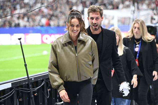Kevin TRAPP mit Freundin Izabel GOULART, Model, Fussball UEFA Champions League Gruppenphase 1. Spieltag Eintracht Frankfurt (F) - Galatasaray Istanbul (Galatasaray SK) 5-1 am 18.09.2025 im Deutsche Bank Park, Frankfurt Deutschland. DFL regulations prohibit any use of photographs as image sequences and or quasi-video Â