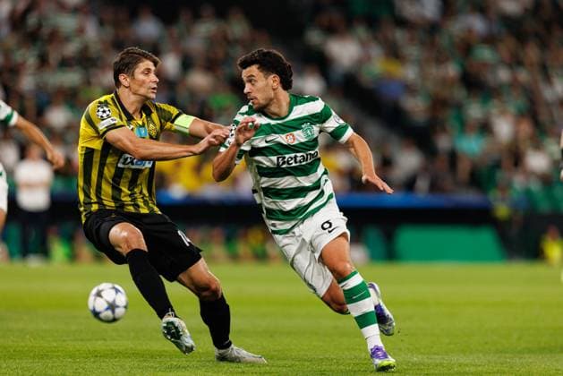 Aleksandr Martynovich and Pedro Goncalves seen during Champions League 25 26 league phase game between Sporting CP and FC Kairat Almaty (Maciej Rogowski Ball Raw Images) Lisbon Estadio Jose Alvalade Portugal Copyright: xMaciejxRogowskix mrogowski_sporting_kairat_2526-100