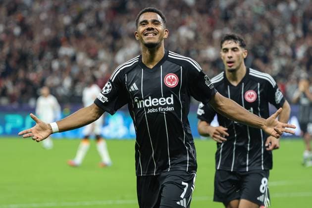 UEFA Champions League - Eintracht Frankfurt - Galatasaray Istanbul am 18.09.2025 im Deutsche Bank Park in Frankfurt Jubel, Torjubel, Torschuetze, Torschütze Ansgar Knauff (Frankfurt 7) jubelt nach seinem Tor zum 5 zu 1