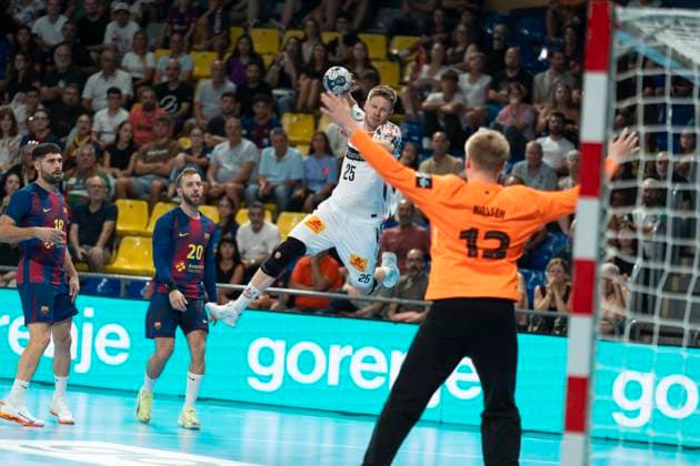 FC Barcelona, Barca v SC Magdeburg - EHF Champions League Sebastian Barthold of SC Magdeburg plays during the EHF Champions League Group Phase 2025 2026 between FC Barcelona and SC Magdeburg at Palau Blaugrana in Barcelona, Spain, on September 18, 2025. Barcelona Spain  Copyright: xRubenxDexLaxRosax originalFilename:delarosa-ehfchamp250918_np2gh.jpg