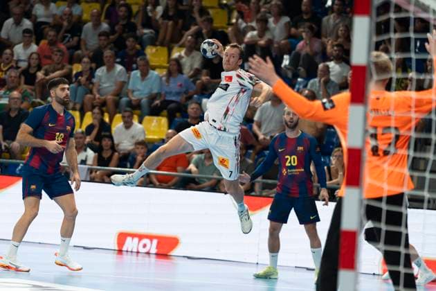 FC Barcelona, Barca v SC Magdeburg - EHF Champions League FELIX CLAAR of SC Magdeburg plays during the EHF Champions League Group Phase 2025 2026 between FC Barcelona and SC Magdeburg at Palau Blaugrana in Barcelona, Spain, on September 18, 2025. Barcelona Spain  Copyright: xRubenxDexLaxRosax originalFilename:delarosa-ehfchamp250918_nppxx.jpg