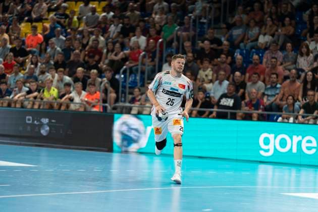 FC Barcelona, Barca v SC Magdeburg - EHF Champions League Sebastian Barthold of Magdeburg plays during the EHF Champions League Group Phase 2025 2026 between FC Barcelona and SC Magdeburg at Palau Blaugrana in Barcelona, Spain, on September 18, 2025. Barcelona Spain  Copyright: xRubenxDexLaxRosax originalFilename:delarosa-ehfchamp250918_np2Un.jpg