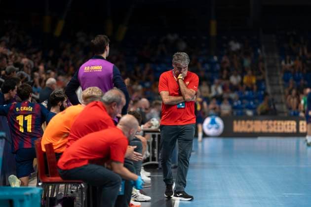FC Barcelona, Barca v SC Magdeburg - EHF Champions League Carlos Ortega coaches FC Barcelona during the EHF Champions League Group Phase 2025 2026 between FC Barcelona and SC Magdeburg at Palau Blaugrana in Barcelona, Spain, on September 18, 2025. Barcelona Spain  Copyright: xRubenxDexLaxRosax originalFilename:delarosa-ehfchamp250918_npNuO.jpg