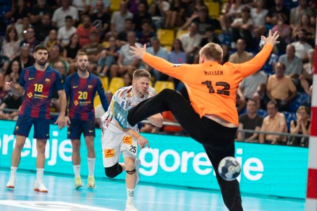 FC Barcelona, Barca v SC Magdeburg - EHF Champions League Sebastian Barthold of SC Magdeburg plays during the EHF Champions League Group Phase 2025 2026 between FC Barcelona and SC Magdeburg at Palau Blaugrana in Barcelona, Spain, on September 18, 2025. Barcelona Spain  Copyright: xRubenxDexLaxRosax originalFilename:delarosa-ehfchamp250918_npBEu.jpg
