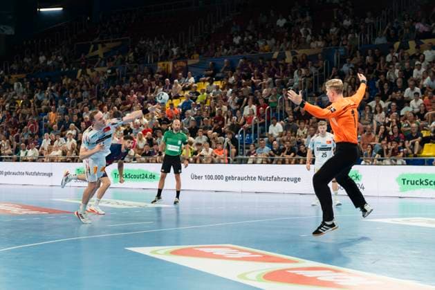 FC Barcelona, Barca v SC Magdeburg - EHF Champions League Omar Ingi Magnusson of SC Magdeburg plays during the EHF Champions League Group Phase 2025 2026 between FC Barcelona and SC Magdeburg at Palau Blaugrana in Barcelona, Spain, on September 18, 2025. Barcelona Spain  Copyright: xRubenxDexLaxRosax originalFilename:delarosa-ehfchamp250918_nps8o.jpg