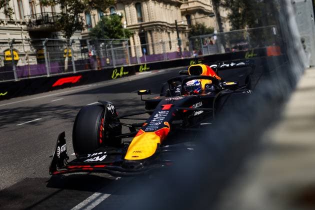 F1 - AZERBAIJAN GRAND PRIX 2025 01 VERSTAPPEN Max (nld), Red Bull Racing RB21, action during the 2025 Formula 1 Qatar Airways Azerbaijan Grand Prix, 17th round of the 2025 FIA Formula One World Championship, WM, Weltmeisterschaft from September 19 to 21, 2025 on the Baku City Circuit, in Baku, Azerbaijan -  Copyright: xFLORENTxGOODENx