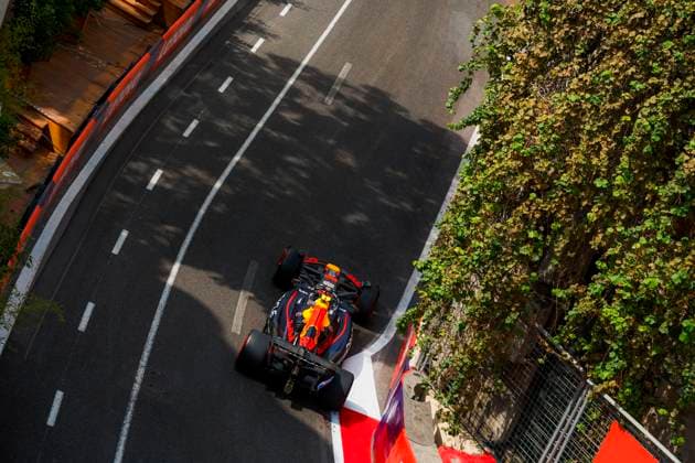 Formula 1 Qatar Airways Azerbaijan Grand Prix 2025 Laurent Lefebvre OVERTAKE MAXPPP - Baku 19 09 2025 22 TSUNODA Yuki (jpn), Oracle Red Bull Racing, action at the Formula 1 Qatar Airways Azerbaijan Grand Prix 2025, the 17th round of the 2025 FIA Formula 1 World Championship, WM, Weltmeisterschaft at the Baku City Circuit in Baku, Azerbaijan, from 18 to 21 September 2025 Baku Azerbaijan  Copyright: xOVERTAKE MAXPPPxLaurentxLefebvrex OVT202509196153 OVT202509196153