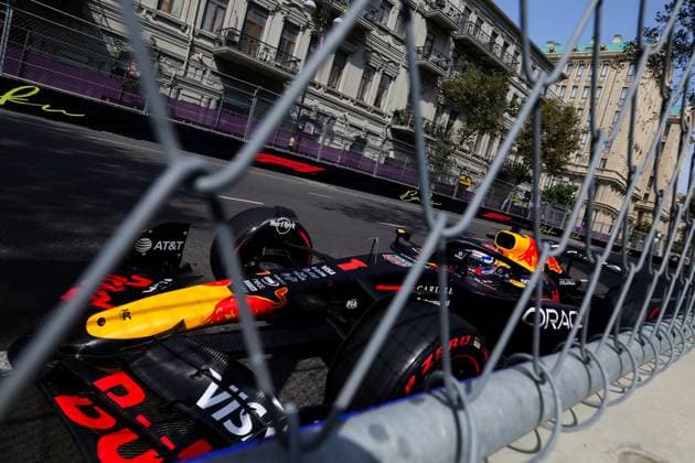 F1 - AZERBAIJAN GRAND PRIX 2025 01 VERSTAPPEN Max (nld), Red Bull Racing RB21, action during the 2025 Formula 1 Qatar Airways Azerbaijan Grand Prix, 17th round of the 2025 FIA Formula One World Championship, WM, Weltmeisterschaft from September 19 to 21, 2025 on the Baku City Circuit, in Baku, Azerbaijan -  Copyright: xFLORENTxGOODENx