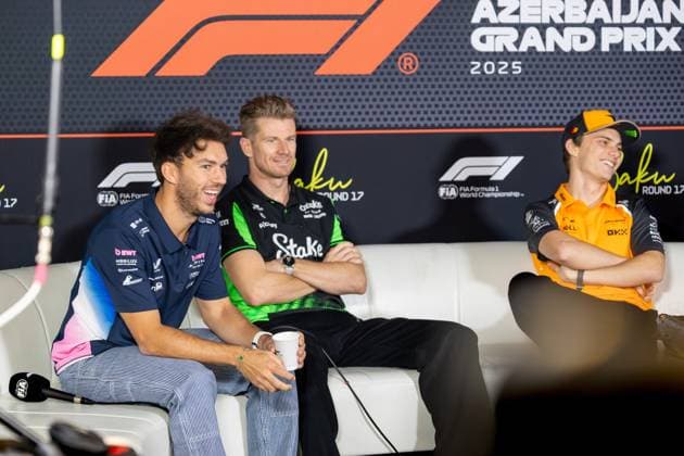Formel 1 GP Baku Azerbaijan. Donnerstag 18.09.2025 Pierre Gasly 10, BWT Alpine F1 Team und Nico Hülkenberg 27, Stake F1 Team Kick Sauber und Oscar Piastri 81, McLaren Formula 1 Team in der Pressekonferenz; Formel 1 GP Baku Azerbaijan. Donnerstag 18.09.2025 Copyright: xBEAUTIFULxSPORTS Erlhofx