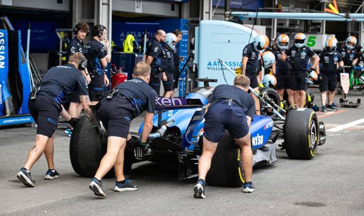 Formel 1 GP Baku Azerbaijan. Donnerstag 18.09.2025 Pit-stop practice Williams Racing; Formel 1 GP Baku Azerbaijan. Donnerstag 18.09.2025 Copyright: xBEAUTIFULxSPORTS Erlhofx