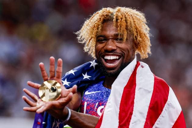 winner Noah Lyles of United States of America showing his gold medal and celebrating and holding flag after during the Men s 200 Metres Final during World Athletics Championships Tokyo 2025 of the Day 7 at Japan National Stadium on September 19, 2025 in Tokyo, Japan. (Photo by Marcel ter Bals DeFodi Images) winner Noah Lyles of United States of America showing his gold medal and celebrating and holding flag after during the Men s 200 Metres Final during World Athletics Championships Tokyo 2025 of the Day 7 at Japan National Stadium on September 19, 2025 in Tokyo, Japan Photo by Marcel ter Bals DeFodi Images