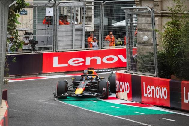 Formula 1 Qatar Airways Azerbaijan Grand Prix 2025 Romain Mathon OVERTAKE MAXPPP - Baku 19 09 2025 01 VERSTAPPEN Max (nld), Oracle Red Bull Racing, action at the Formula 1 Qatar Airways Azerbaijan Grand Prix 2025, the 17th round of the 2025 FIA Formula 1 World Championship, WM, Weltmeisterschaft at the Baku City Circuit in Baku, Azerbaijan, from 18 to 21 September 2025 Baku Azerbaijan  Copyright: xOVERTAKE MAXPPPxRomainxMathonx OVT202509197387 OVT202509197387
