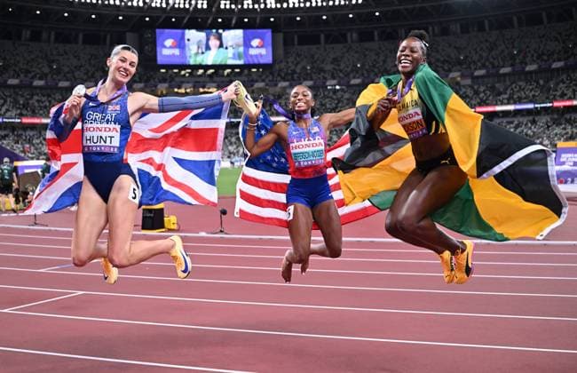 World Athletics Championships Tokyo 2025, Day 7 TOKYO, JAPAN - SEPTEMBER 19: Gold medalist Melissa Jefferson-Wooden (C) of Team United States, silver medalist Amy Hunt (L) of Team Great Britain and bronze medalist Shericka Jackson (R) of Team Jamaica celebrate following the Women s 200 Metres Final on day seven of the World Athletics Championships Tokyo 2025 at National Stadium in Tokyo, Japan on September 19, 2025. Mustafa Yalcin Anadolu Tokyo Japan. Editorial use only. Please get in touch for any other usage.  Copyright: x2025xAnadoluxMustafaxYalcinx